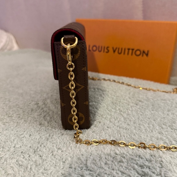 LOUIS VUITTON - Picture 2 of 5